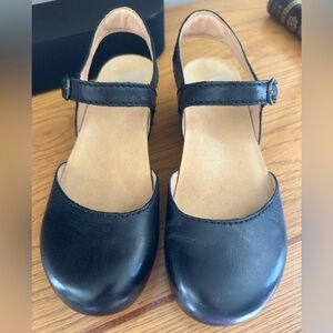Dansko black Tiffani sandal, sz 39